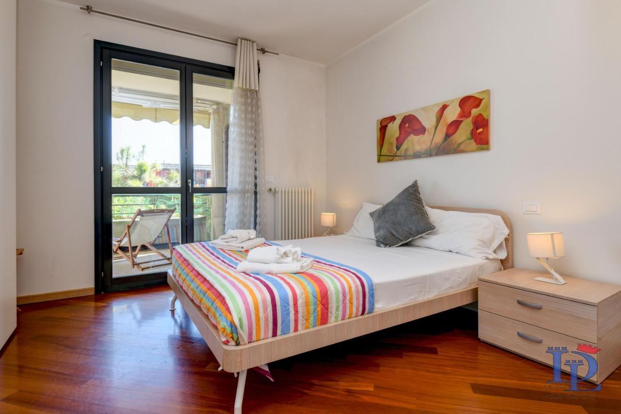 Desenzanoloft Official Partner Marriott Homes & Villas -Butterfly And 5 Pools Family Apartment Desenzano del Garda Buitenkant foto