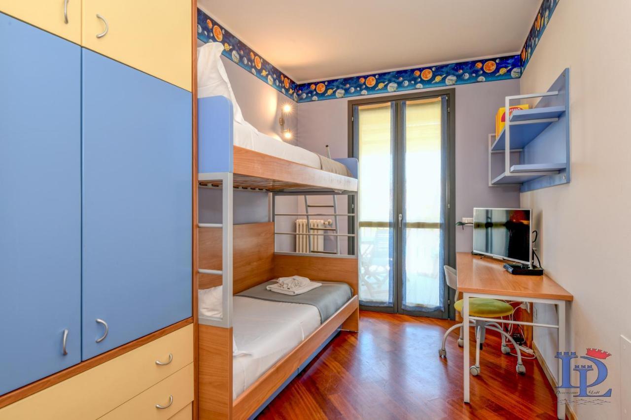 Desenzanoloft Official Partner Marriott Homes & Villas -Butterfly And 5 Pools Family Apartment Desenzano del Garda Buitenkant foto