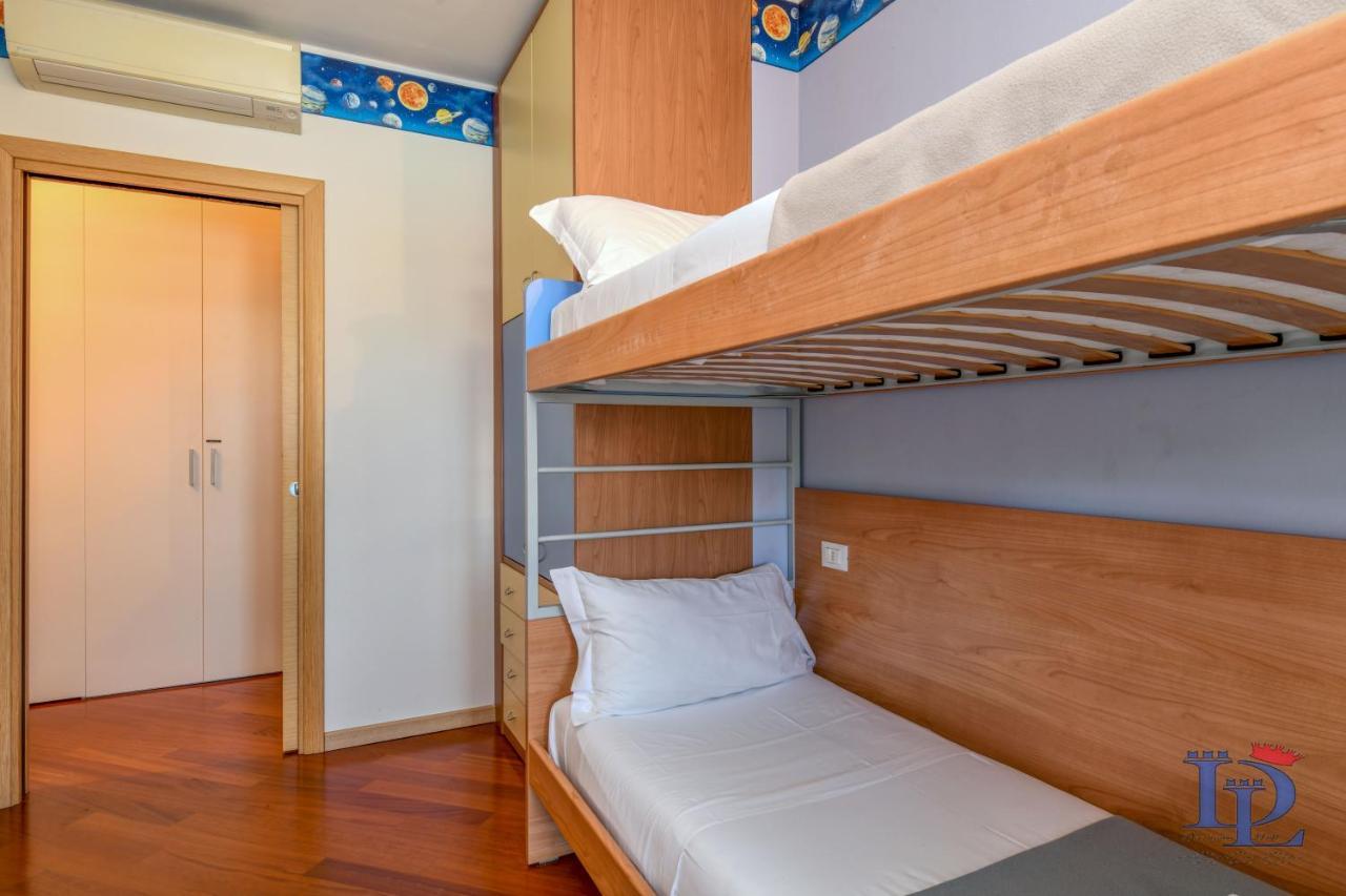 Desenzanoloft Official Partner Marriott Homes & Villas -Butterfly And 5 Pools Family Apartment Desenzano del Garda Buitenkant foto
