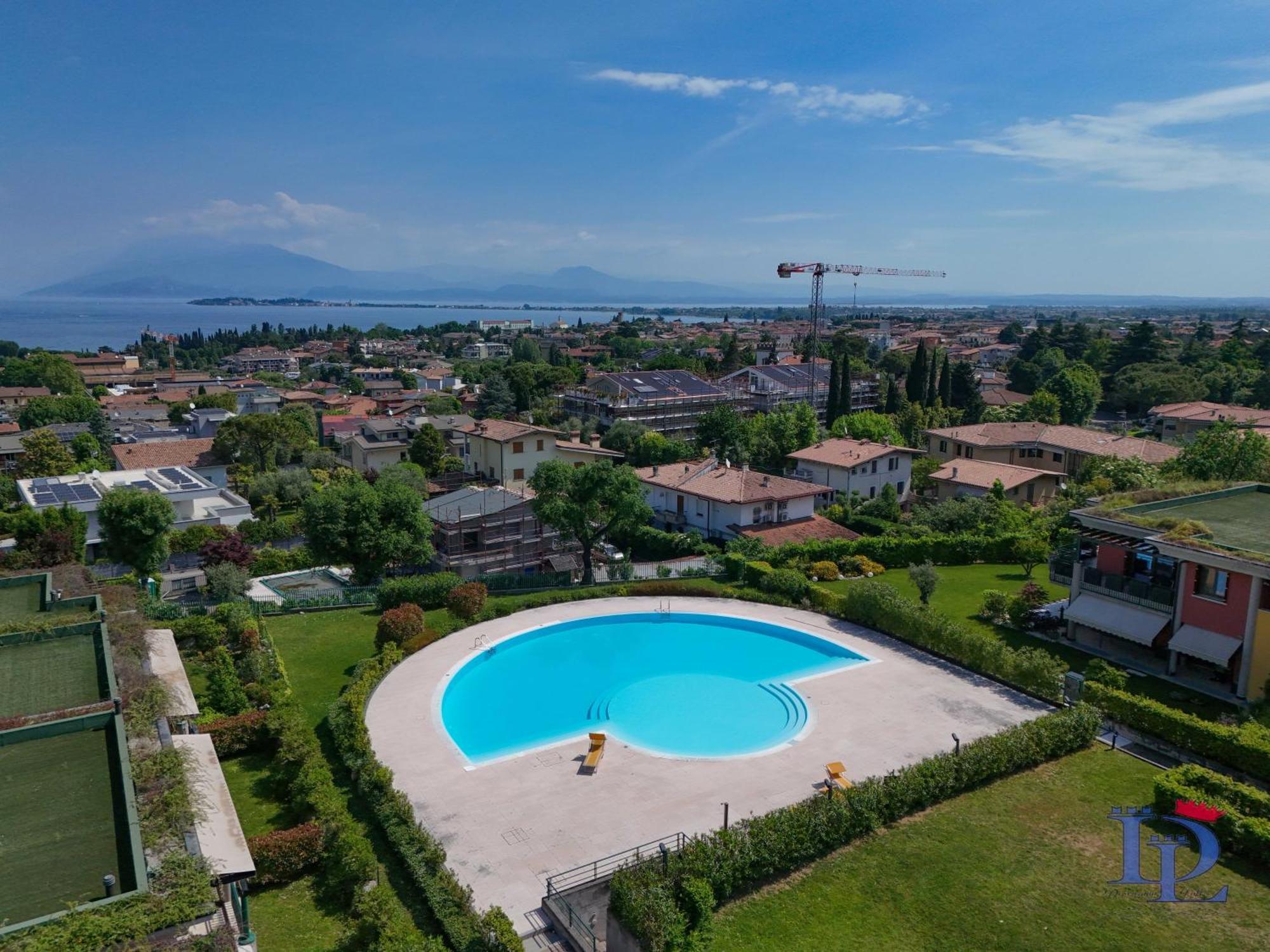 Desenzanoloft Official Partner Marriott Homes & Villas -Butterfly And 5 Pools Family Apartment Desenzano del Garda Buitenkant foto