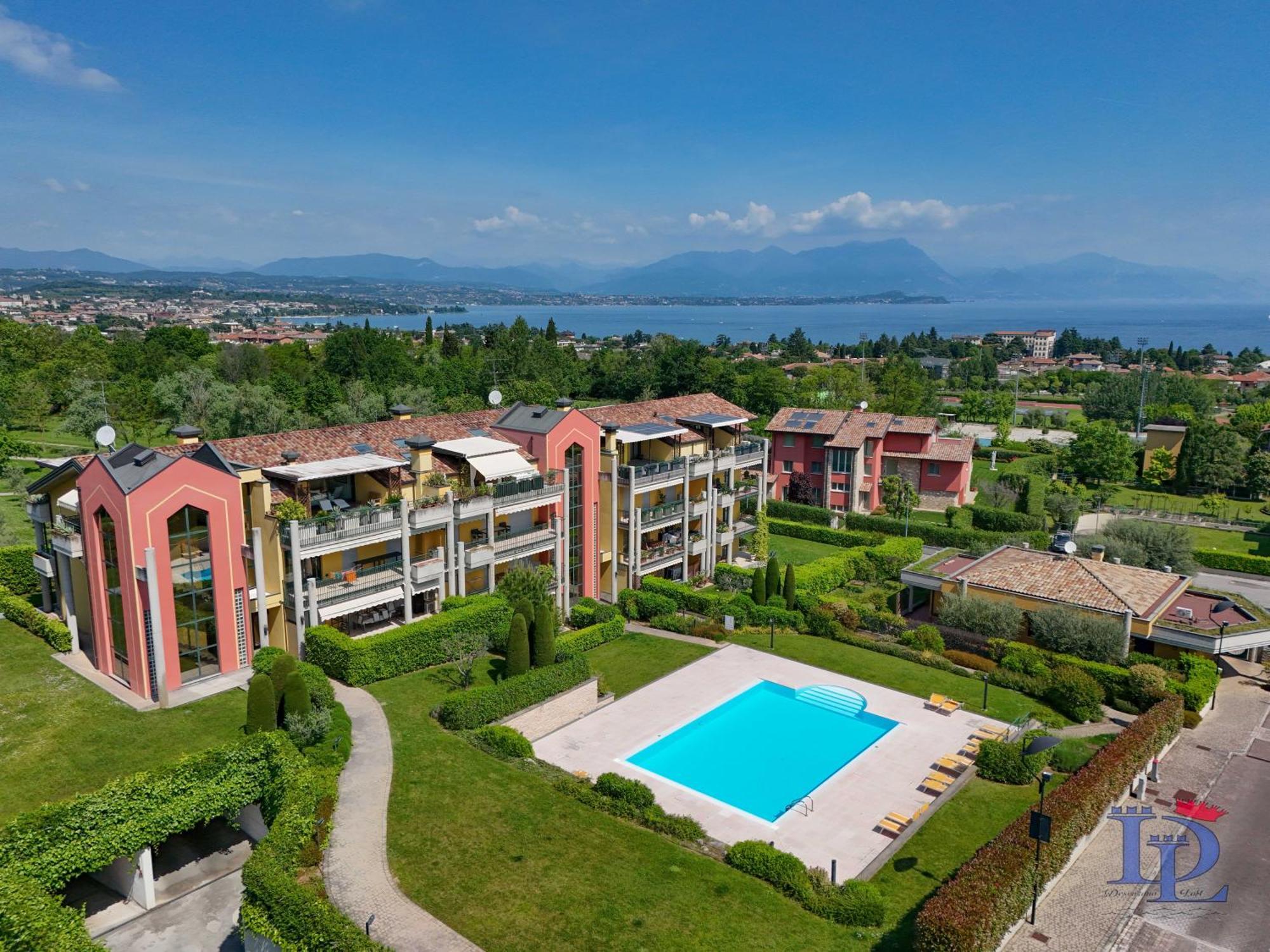 Desenzanoloft Official Partner Marriott Homes & Villas -Butterfly And 5 Pools Family Apartment Desenzano del Garda Buitenkant foto